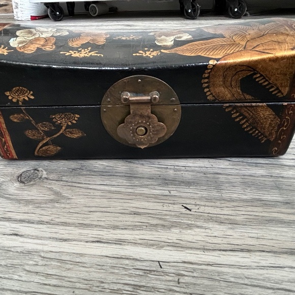 Vintage Chinese. Box for Jewelry and Valuables - Picture 1 of 15